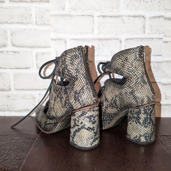 FreeBird Joyce Booties in Green Snake Size 7 - Picture 5 of 10